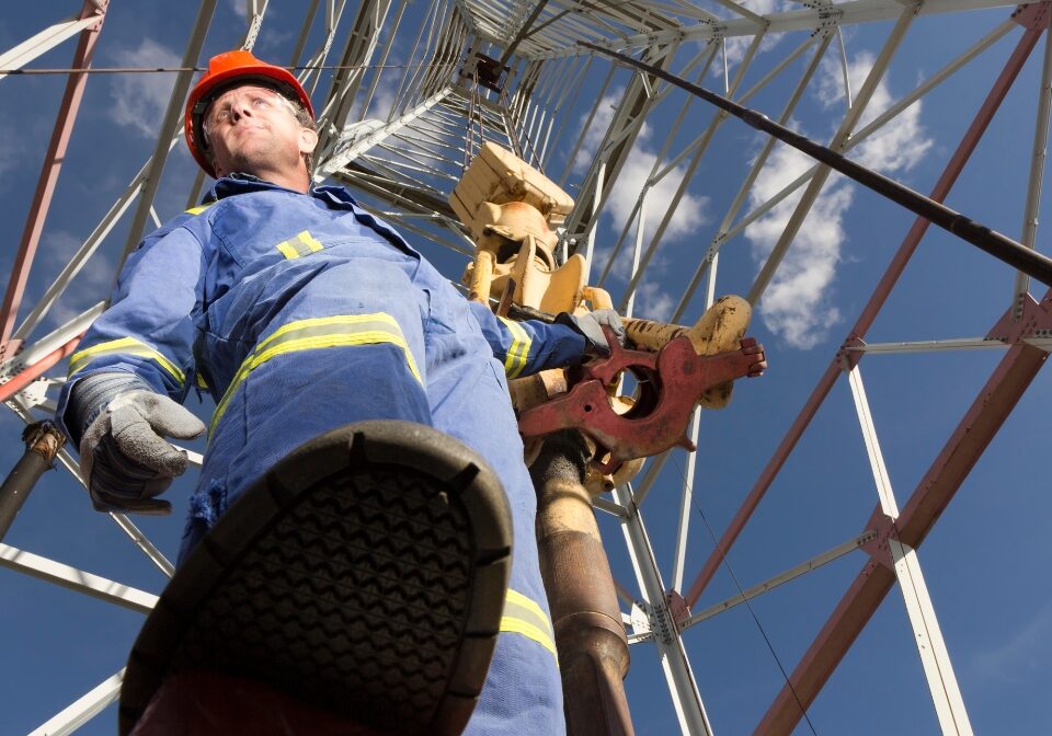 Rigging worker